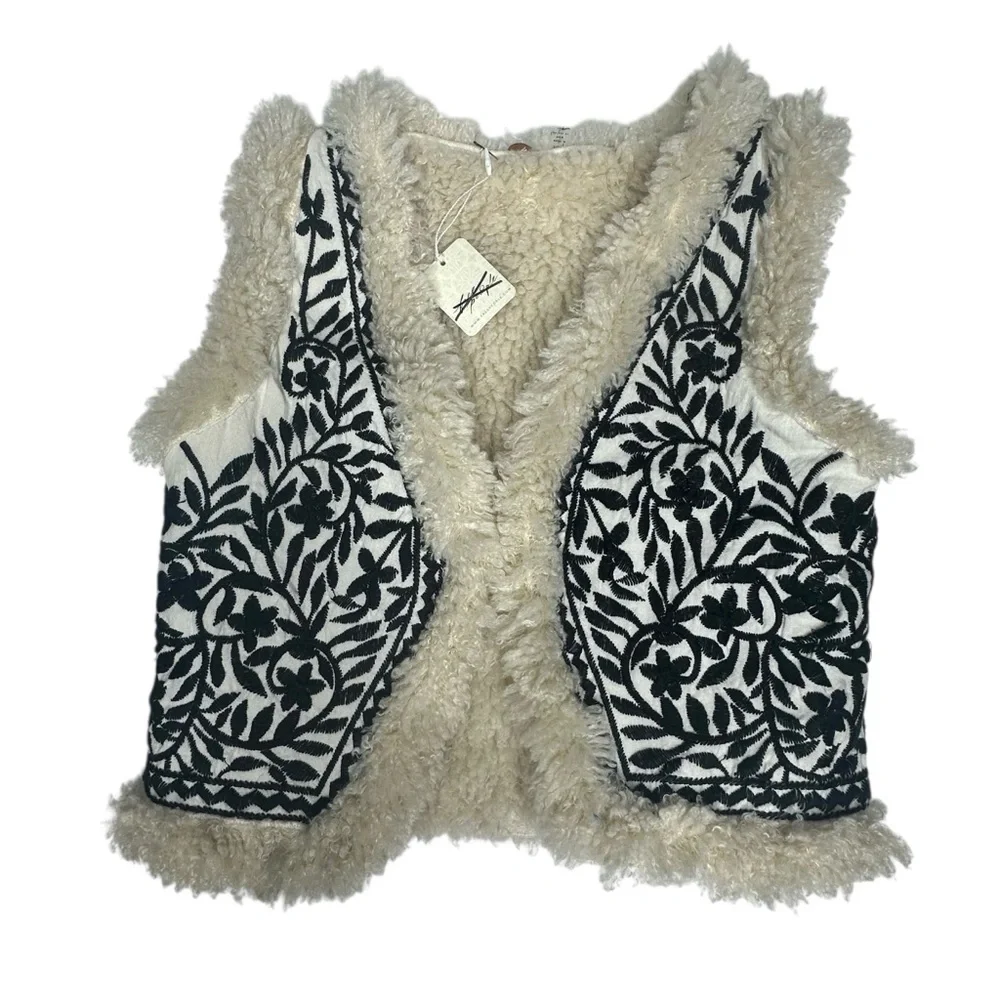 NWT FP One Noelle Sherpa Vest in ivory/black xs